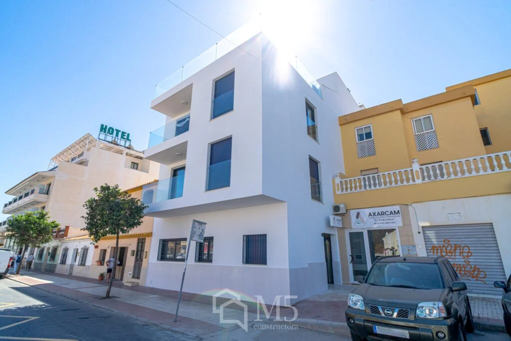 Proyecto de M5: Edificio Marítimo en Caleta de Vélez